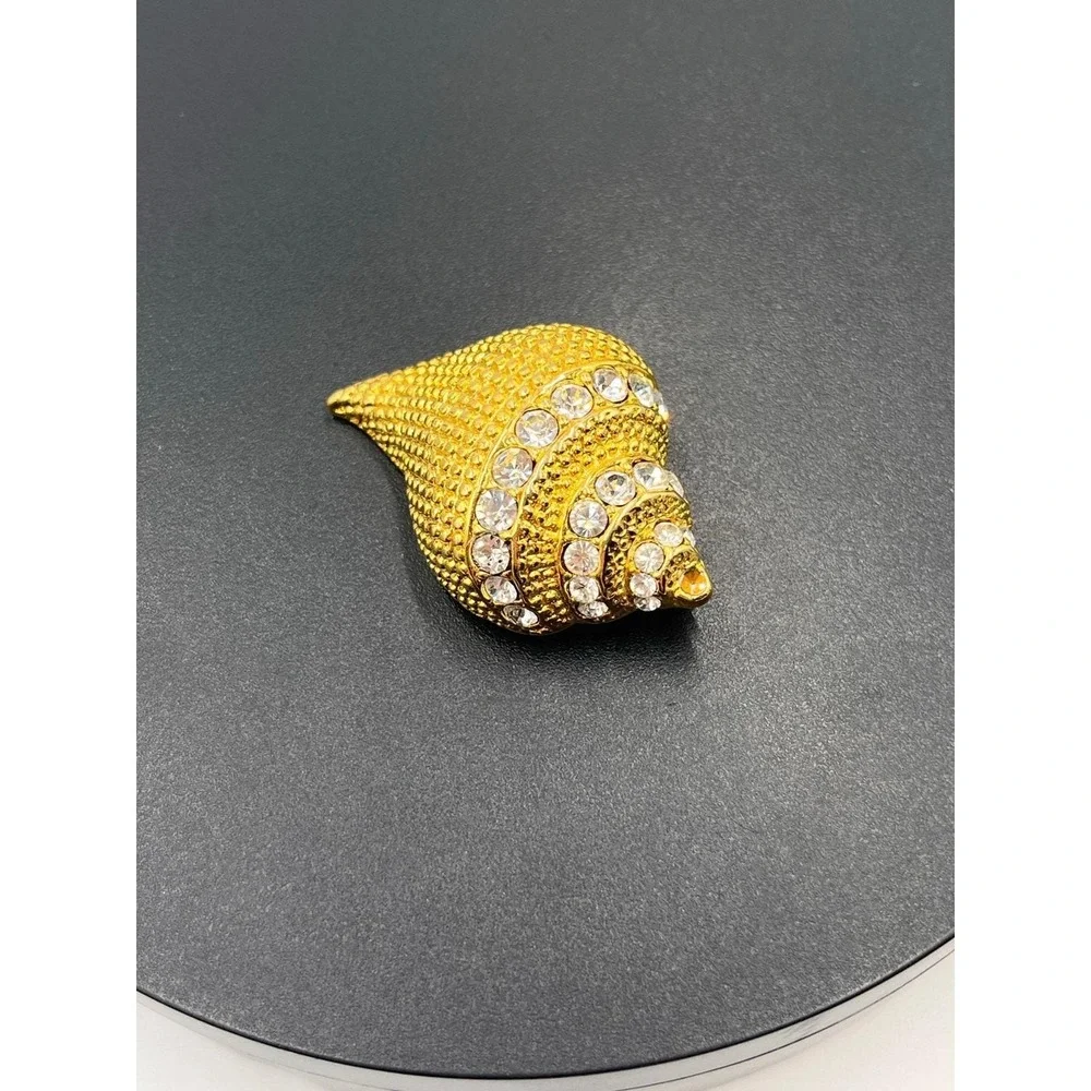 Kenneth Jay Lane KJL Conch Seashell Rhinestone Gold Tone Shell‎ Brooch Pendant
